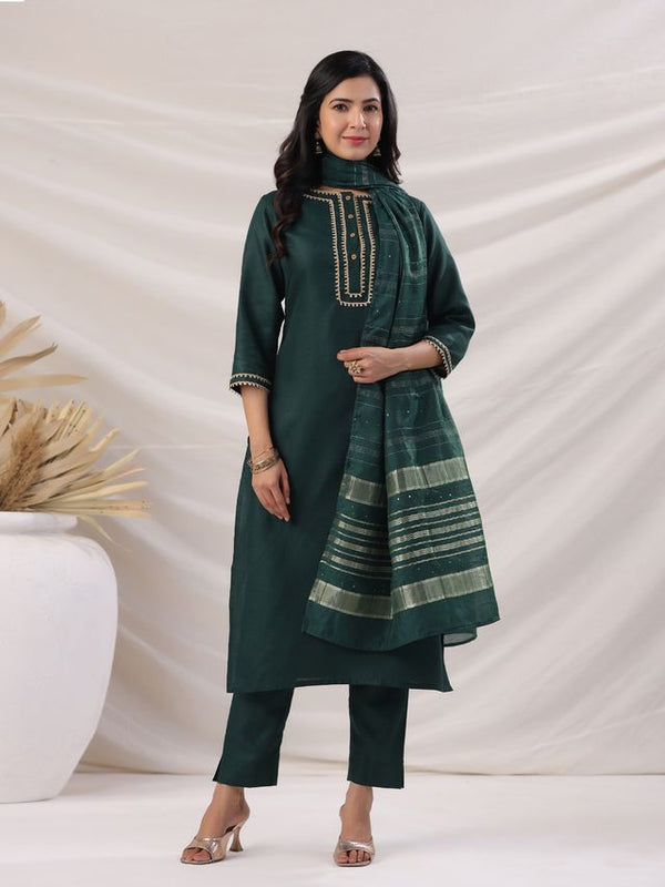 Women’s Dark Green Cotton Blend Yoke Design Straight Kurta Set with Lace Detailing